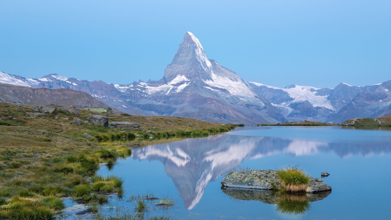 Sunrise view on iconic mountain Matterhorn and Stellisee lake in Valais region, Switzerland, Europe